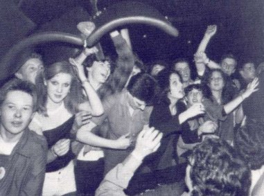 Fans at the Rainbow May 9th 1977 - ()Dont Care collection) 